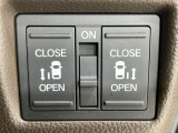 【両側パワースライドドア】スマートキーや運転席のスイッチで後席両側スライドドアの開閉が可能♪電動だから力を入れてドアを開ける必要が無く、小さなお子様でも簡単に開け閉めでき快適です♪
