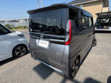 先進技術で家族はもっと楽しめる!ルークス登場です!2台前を走る車両を検知して注意を喚起してくれる安全装備なども付いてさらに広々空間!しかも加速も燃費も良いお買い得車ですよ!!