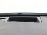 ヘッドアップディスプレイを装備しております。運転中視線を外すことなく速度を確認できます。