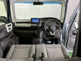 フロントガラスが大きく、ワイドな視界で運転もしやすくなるように設定されています。