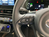 運転中、オーディオの操作をしてて、ハッとしたことはありませんか?ステアリングスイッチは、運転中でもハンドルでオーディオの操作が可能です。安全なドライブをサポートします。