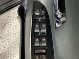 【パワーウインドウ】運転席のスイッチで、各席の窓ガラスの開閉ができます!あると便利ですよね!