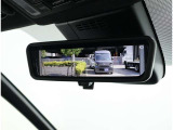 デジタルインナーミラー装備!車両後方のカメラの映像をデジタル補正で視認性を向上させてインナーミラー内に表示します♪視界を遮るものがなく、後席に同乗者がいても後方を確認しやすく安心です♪
