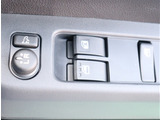 『1台』のお車に対して、3名体制で日々議論を重ね仕入れを行っております。