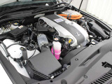 2AR-FSE型 2.5L 直列4気筒 DOHCエンジンと交流同期電動機のハイブリッドシステム搭載、駆動方式はFRです。