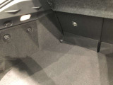 トランクにもライトが付いてます。夜間や地下駐車場などで便利です。