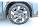タイヤサイズは225/55R18 純正アルミホイール装着です!