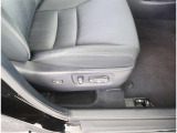 パワーシート搭載。微妙な調整が手軽にでき、お客様にピッタリのポジションで運転することが可能です。