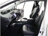高いホールド性で運転姿勢が安定します。長距離ドライブでも疲れにくいのが魅力です。快適なドライビングライフをお送りください♪