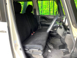 運転席まわりには十分なスペースがあり、大柄な方でもゆったり運転していただける環境です。