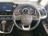 ステアリングスイッチ付き。前方から目を離すことなく操作することが可能です。