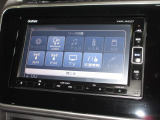 ナビゲーションは純正メモリーナビ(VXM-184VFi)を装着しております。AM、FM、CD、DVD再生、Bluetooth、フルセグTVがご使用いただけます。初めて訪れた場所でも安心ですね!