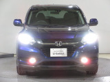 ハロゲンより明るく、より遠くまでさらなる安心感のあるLEDヘッドライトを採用。照射軸の上下方向を自動調整するオートレベリング機構、点灯忘れも防止できるオートライトコントロール機構付きです。