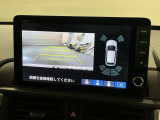 リバースギアに入れるだけで後方の表示へ切り替わります。夜間や雨の日の駐車も楽になりますよ。