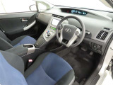 シンプルで使いやすいデザインの運転席です。