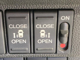 【両側パワースライドドア】スマートキーや運転席のスイッチで後席両側スライドドアの開閉が可能♪電動だから力を入れてドアを開ける必要が無く、小さなお子様でも簡単に開け閉めでき快適です♪