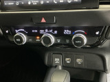 オートエアコンで、毎日のドライブを快適に。温度、風量を自動で調整し、理想的な車内環境を提供します。