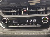 オートエアコンは温度を設定するだけで、自動で風量などを設定してくれます。運転しながら操作も必要ないので、安全性も向上します。