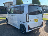 リアカメラやパーキングセンサーがついておりますので安心です
