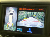 【パノラミックビューモニター】専用のカメラにより、上から見下ろしたような視点で360度クルマの周囲を確認することができます☆死角部分も確認しやすく、狭い場所での切り返しや駐車もスムーズに行えます。