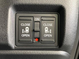 【両側パワースライドドア】スマートキーや運転席のスイッチで後席両側スライドドアの開閉が可能♪電動だから力を入れてドアを開ける必要が無く、小さなお子様でも簡単に開け閉めでき快適です♪