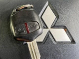 【キーレス】少し離れた場所からでもボタン一つでドアの開錠・施錠ができるのでとっても便利!ドアの鍵穴周りに傷をつけることもありません♪