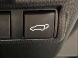 【パワーバックドア】スマートキーや運転席のボタンを押すだけでリアゲートが自動で開閉します!荷物を持っている時や、高い位置にあるバックドアを閉める際に便利な機能です♪