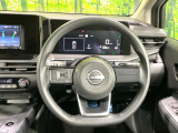 インテリアに合わせたデザインのステアリングは、運転される方のことも考え、運転しやすい形状、大きさです。是非一度、実際に触ってお確かめください。