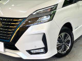 【LEDヘッドライト】悪天候や夜間走行時も良好な視界を確保し安心して運転できる高輝度LEDヘッドライトを装備!点灯速度が早く、消費電力も抑えられています。