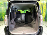 普段のお買い物や通勤、送迎等に十分な荷室スペースを確保しております。セカンドシートを倒すと、大きな荷物の積載も可能です♪