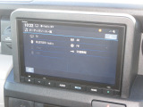 ナビゲーションはギャザズ8インチメモリーナビ(VXM-245ZFEi)が装着されております。AM、FM、CD、DVD再生、フルセグTV、Bluetoothがご使用いただけます。
