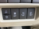 両側スライドドアはオート機能付き。運転席からも開閉可能です。