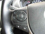 ステアリングスイッチは前方から目を離すことなく操作することが可能。わき見運転の防止に。