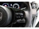 Hondaセンシングの機能のひとつ、アダプティブクルーズコントロール付!アクセルから足を離しても設定したスピードと前車との車間を保ち走行してくれます!車線維持もアシスト☆高速道路で疲労軽減ですね☆