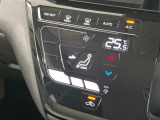 【オートエアコン】一度お好みの温度に設定すれば、車内の温度を検知し風量や温度を自動で調整。暑い&hellip;寒い&hellip;と何度もスイッチ操作をする必要はありません。快適な車内空間には必須の機能ですね♪