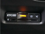 ◆ETC2.0装着◆進化したドライブ体験。料金収受システムだけだったETCが生まれ変わって、高速道路を賢く使うETC2.0に進化しました。多彩な情報サービスが便利で快適なドライブ体験を提供します。