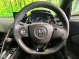 インテリアに合わせたデザインのステアリングは、運転される方のことも考え、運転しやすい形状、大きさです。是非一度、実際に触ってお確かめください。