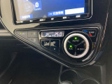 オートエアコンは温度を設定するだけで、自動で風量などを設定してくれます。運転しながら操作も必要ないので、安全性も向上します。