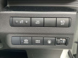 ハンドル右奥には各種設定スイッチがあります。運転者がスッと手を伸ばせば操作できので便利です。