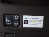 車いすとベルトを繋げば、自動で巻き上げてくれるので、乗り入れの操作が力をかけずラクに行えます。