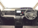 ★いつでも気持ちよく運転できて、使い勝手のいい収納や体をケアするシート、細部にまでこだわったインテリア♪