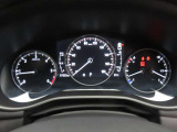MAZDA3のメーター部です。華美な装飾を避け、必要な情報を瞬時に読み取れる様にデザイン・配置されています。