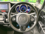 【純正革巻きステアリング】上質な革を使用することで、手にしっかり馴染みとても運転しやすいハンドルです♪