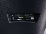 窓を開けずに料金所を通過できる今やもう必需品のETC!インパネにスッキリ装着したビルトインタイプです♪ETCカードの入れ忘れ・抜き忘れを音声やアラームで教えてくれるので、入れ忘れ・抜き忘れを防げます♪