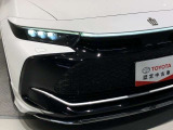 【LEDヘッドライト】悪天候や夜間走行時も良好な視界を確保し、安心して運転できるLEDヘッドライトを装備!点灯速度が速く、消費電力も抑えられます。