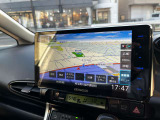 ナビ画面のアップ写真です。フルセグTV・Bluetoothオーディオ・CD・DVDビデオ再生が可能です。