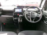 タントの運転席まわりです。