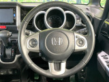【純正革巻きステアリング】上質な革を使用することで、手にしっかり馴染みとても運転しやすいハンドルです♪