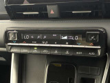 デュアルエアコンとは、運転席と助手席で、個別に温度設定ができる機能です。気温の感じ方は、人それぞれ違うもの。乗る人に優しい機能ですね。