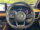 【純正革巻きステアリング】上質な革を使用することで、手にしっかり馴染みとても運転しやすいハンドルです♪
